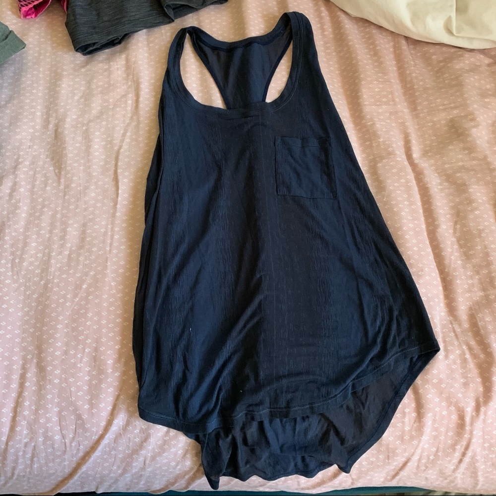 Lululemon tank top fits like a M/L